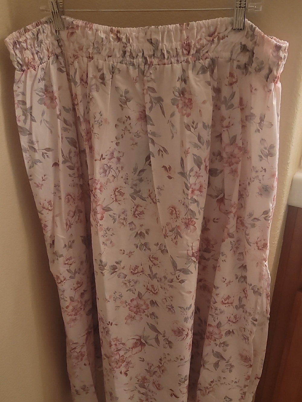 NWT Floral Midi Skirt - White & Pink 🌸